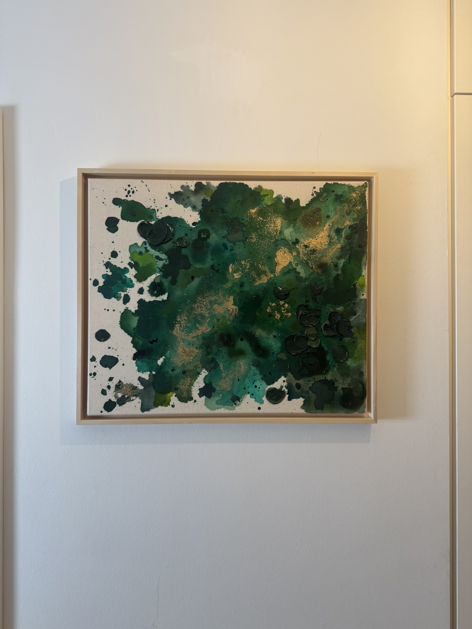 Waldspaziergang, 2025, Acryl und Gold auf roher Baumwollleinwand, Ansicht 4